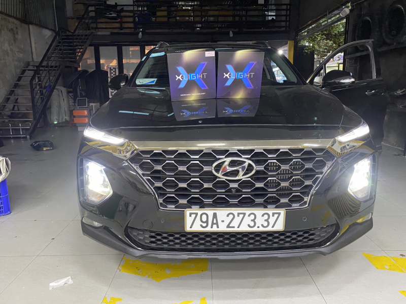 Độ đèn nâng cấp ánh sáng Bi laser xlight V30L ultra cho xe santafe