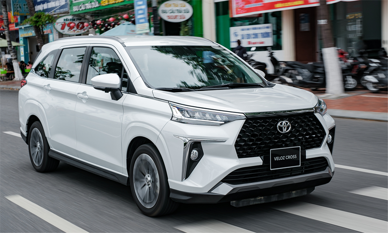Toyota Veloz nâng cấp đèn bi gầm GTR G1 Turbo
